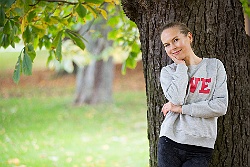 PILATES - Kristina Modig - höstlöv grå tröja